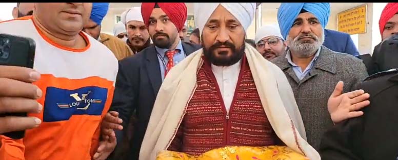 CM ਚਿਹਰੇ ਦੇ ਐਲਾਨ ਮਗਰੋਂ ਸ੍ਰੀ ਕੇਸਗੜ੍ਹ ਸਾਹਿਬ ’ਚ ਨਤਮਸਤਕ ਹੋਏ ਚਰਨਜੀਤ ਸਿੰਘ ਚੰਨੀ