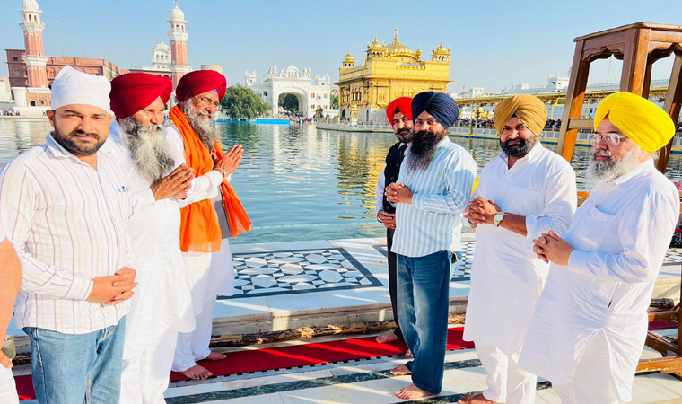 ‘ਆਪ’ ਵਿਧਾਇਕ ਕੁਲਤਾਰ ਸੰਧਵਾਂ ਸ੍ਰੀ ਦਰਬਾਰ ਸਾਹਿਬ ਨਤਮਸਤਕ