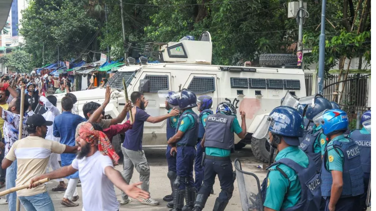 Bangladesh Violence : ਬੰਗਲਾਦੇਸ਼ ‘ਚ ਹਿੰਦੂਆਂ ਖ਼ਿਲਾਫ਼ ਨਹੀਂ ਰੁੱਕ ਰਹੀ ਹਿੰਸਾ, 200 ਪਰਿਵਾਰਾਂ ਨੂੰ ਛੱਡਣਾ ਪਿਆ ਘਰ