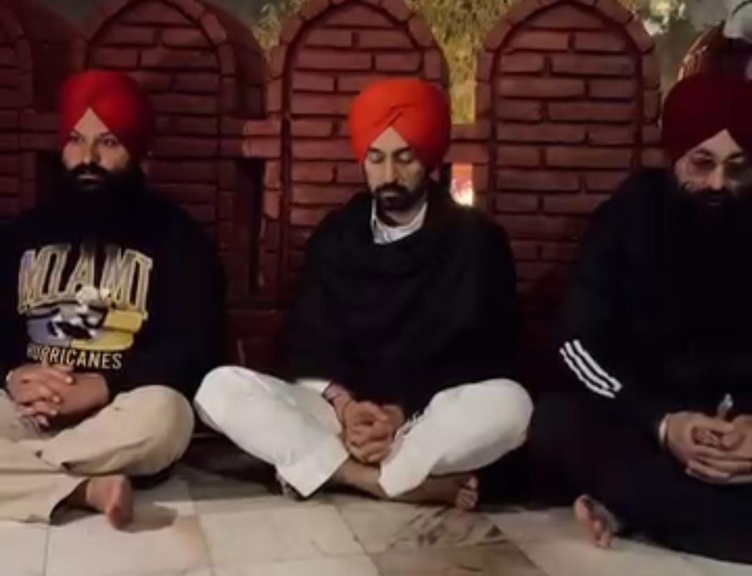 chandigarh : ਗੁਰਦੁਆਰਾ ਸ੍ਰੀ ਫਤਹਿਗੜ੍ਹ ਸਾਹਿਬ ਵਿਖੇ ਨਤਮਸਤਕ ਹੋਏ ਗਾਇਕ Diljit Dosanjh