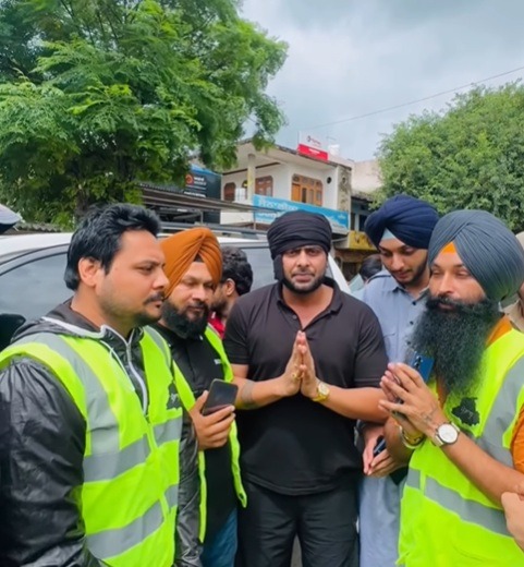ਵੱਡੀ ਖਬਰ; ਮਸ਼ਹੂਰ ਪੰਜਾਬੀ ਗਾਇਕ ਨੇ ਹੜ੍ਹ ਪੀੜਤਾਂ ਦੀ ਫੜੀ ਬਾਂਹ, ਕੀਤਾ 5 ਕਰੋੜ ਦੀ ਮਦਦ ਦਾ ਐਲਾਨ
