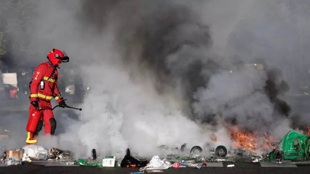 ਨੇਪਾਲ ਤੋਂ ਬਾਅਦ ਹੁਣ ਫਰਾਂਸ ‘ਚ ਹੰਗਾਮਾ, ਸਰਕਾਰ ਵਿਰੁੱਧ ਸੜਕਾਂ ‘ਤੇ ਪ੍ਰਦਰਸ਼ਨਕਾਰੀ; 200 ਗ੍ਰਿਫ਼ਤਾਰ