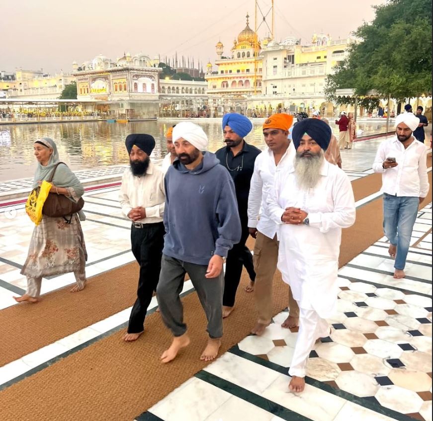 ਸੱਚਖੰਡ ਸ੍ਰੀ ਹਰਿਮੰਦਰ ਸਾਹਿਬ ਨਤਮਸਤਕ ਹੋਏ ਬਾਲੀਵੁੱਡ ਅਦਾਕਾਰ ਸੰਨੀ ਦਿਓਲ, ਸਰਬੱਤ ਤੇ ਭਲੇ ਦੀ ਕੀਤੀ ਅਰਦਾਸ