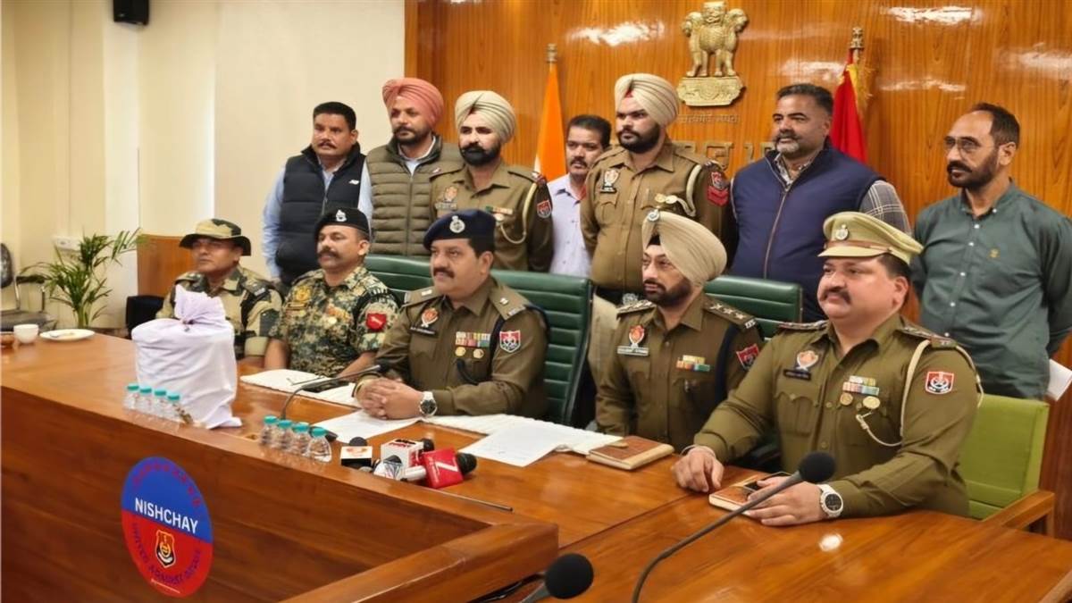 ਪੁਲਿਸ ਤੇ BSF ਦੇ ਸਾਂਝੇ ਅਪਰੇਸ਼ਨ ਦੌਰਾਨ 2 ਨਸ਼ਾ ਤਸਕਰ ਤੋਂ ਢਾਈ ਕਿਲੋ ਹੈਰੋਇਨ ਬਰਾਮਦ, ਮਾਮਲਾ ਦਰਜ